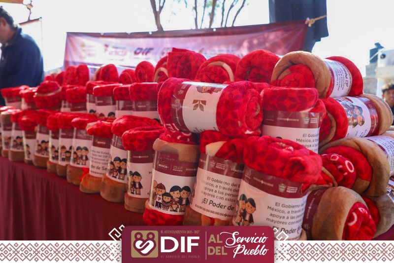 BOLETÍN 30| SMDIF Chicoloapan entrega 700 cobertores a familias en situación vulnerable